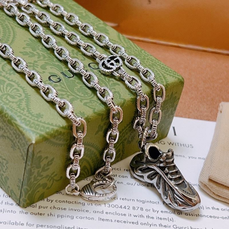 G*u*i necklaces